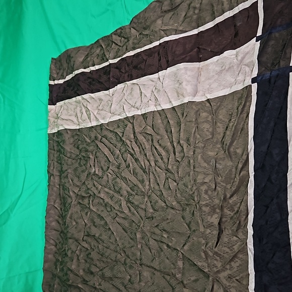 Giorgio Armani Vintage 100% Silk Scarf - Picture 3 of 10